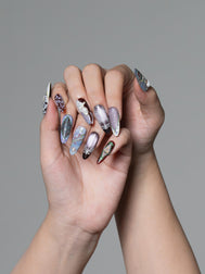 Lady Pearl Romantic pearl botanical nails