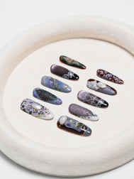 Lady Pearl Romantic pearl botanical nails