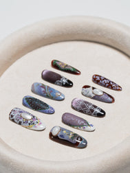 Lady Pearl Romantic pearl botanical nails