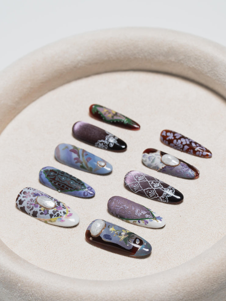 Lady Pearl Romantic pearl botanical nails